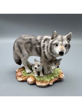 Vintage Homco Masterpiece Porcelain Grey Wolves Figurine Endangered Species 1995